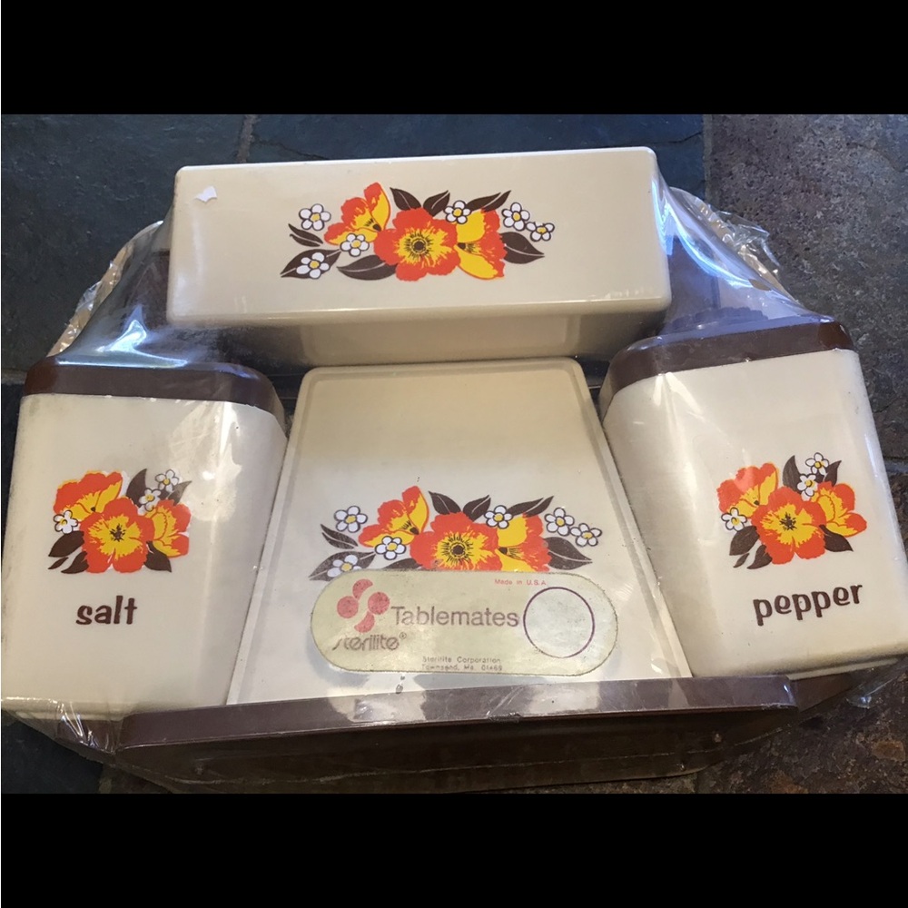 Tablemates Vintage Floral Canister Set with Salt and Pepper! New!